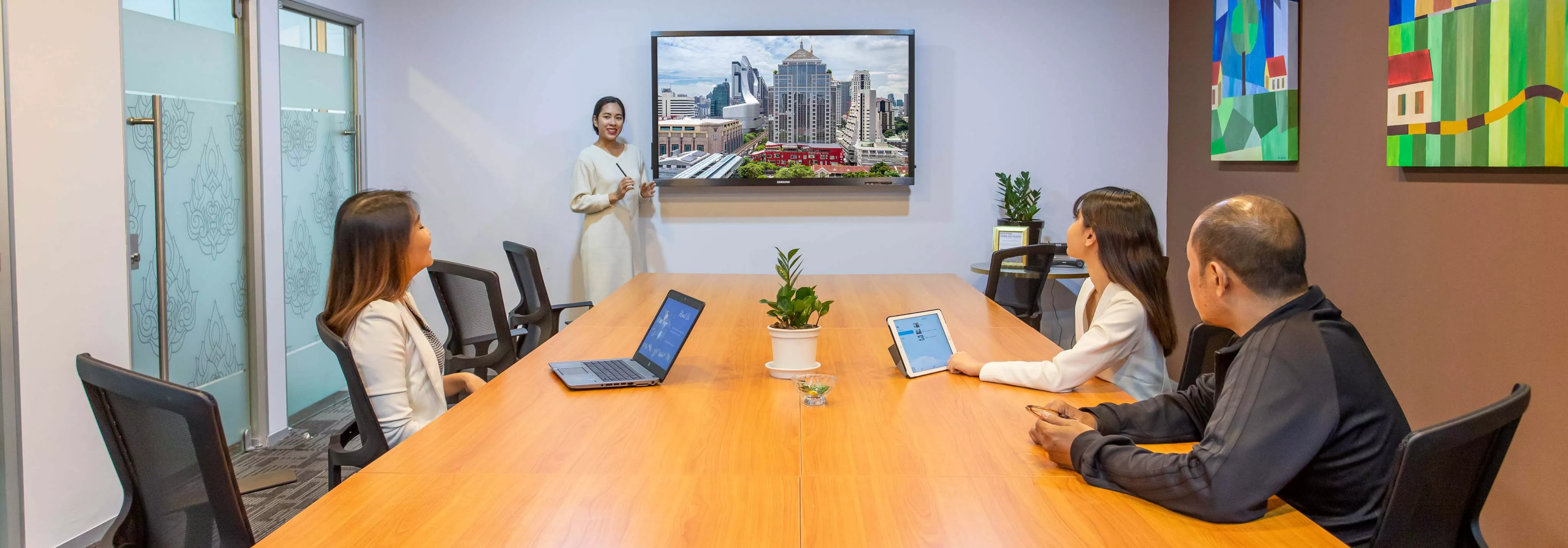 rent-a-meeting-room-servcorp-thailand.jpg